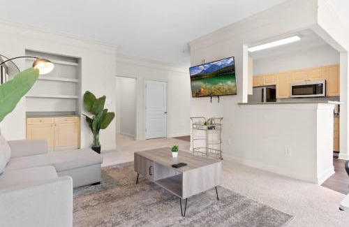 Cary Apartamento | Upscale King 2BR Suite Mins Downtown Raleigh