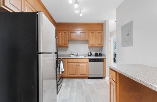 Crabtree Apartamento | Upscale King 3 Bed Suite—Mins to Downtown Raleigh!