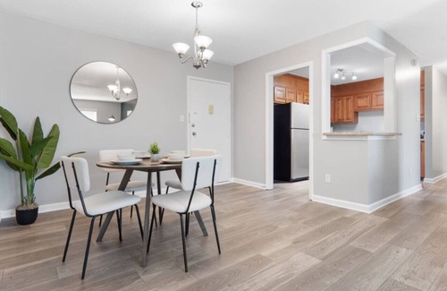 Crabtree Apartamento | Upscale King 3 Bed Suite—Mins to Downtown Raleigh!