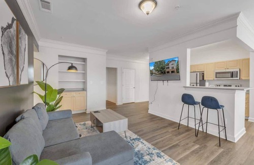 Southwest Raleigh Apartamento | Upscale King 2BR Suite Mins to Downtown Raleigh!