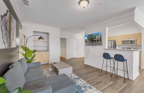 Southwest Raleigh Apartamento | Upscale King 3BR Suite Mins to Downtown Raleigh!