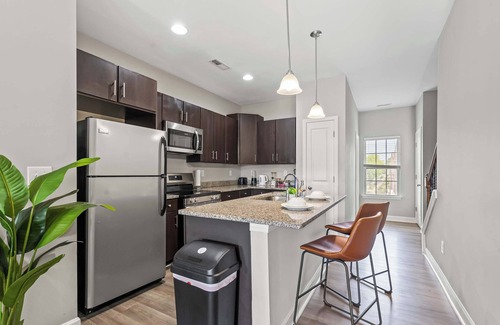 Pineville Casa | Upscale King 3BR Townhouse in Pineville!