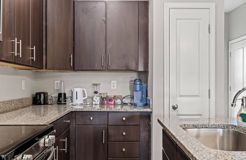 Pineville Casa | Upscale King 3BR Townhouse in Pineville