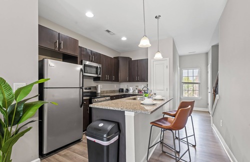 Pineville Casa | Upscale King 3BR Townhouse in Pineville
