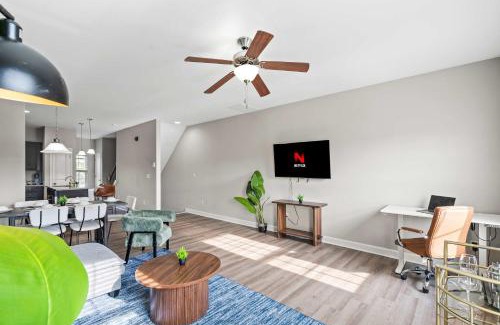 Pineville Casa | Upscale King 3BR Townhouse in Pineville