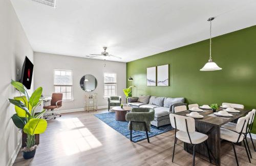 Pineville Casa | Upscale King 3BR Townhouse in Pineville