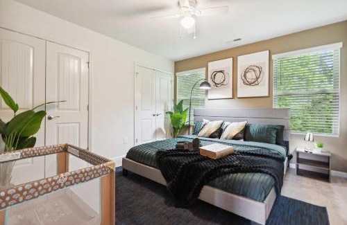 Southwest Raleigh Casa | Upscale King 3BR Townhouse Mins to Cary & NC State
