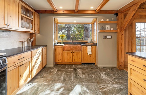 Goreville Casa | Upscale Lake Cabin with Billiards, Paddle Boards