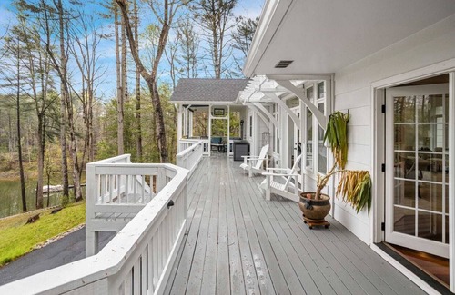 Wilkesboro Casa | Upscale Lake Home Near the Mountains
