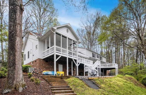 Wilkesboro Casa | Upscale Lake Home Near the Mountains