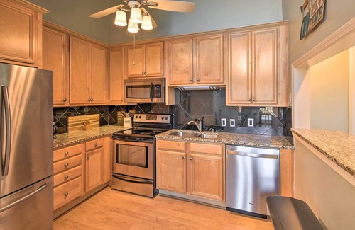 Lake Ranch Estates Cabina | Upscale Lakefront Retreat w/ Dock and 2 Decks!