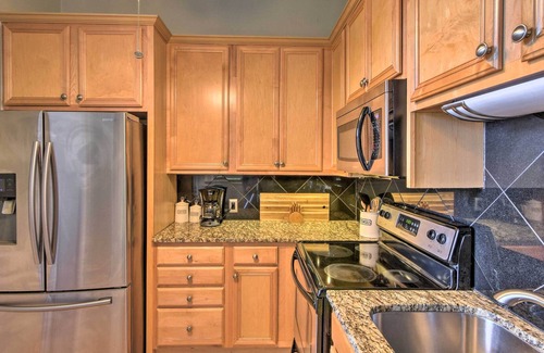 Lake Ranch Estates Cabina | Upscale Lakefront Retreat w/ Dock and 2 Decks!