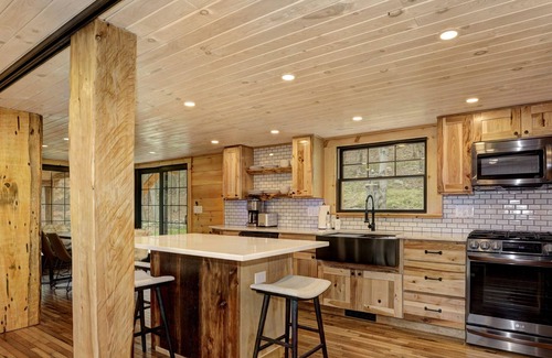 Pond Eddy Cabina | Upscale Lodge - Elevate Your Upstate Getaway
