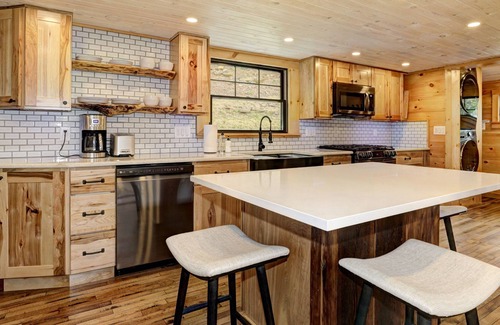 Pond Eddy Cabina | Upscale Lodge - Elevate Your Upstate Getaway
