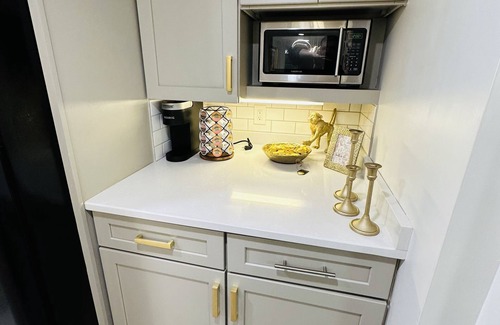 South Weymouth Casa | Upscale luxury, 20 min to Historic Bostons N.End 30 min to Cape Cod.