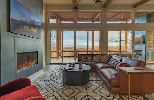Morganton Casa | Upscale Masterpiece - Mountain Views with Hot Tub