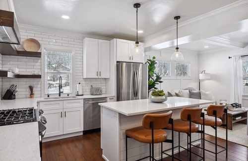 Navarre Casa | Upscale Minnetonka Beach Cabin