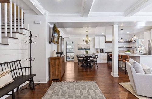 Navarre Casa | Upscale Minnetonka Beach Cabin