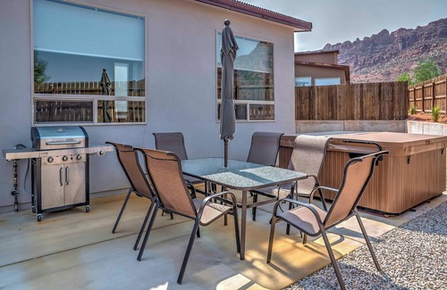 Moab South Valley Apartamento | Upscale Moab Home w/ Red Rock Views & Hot Tub