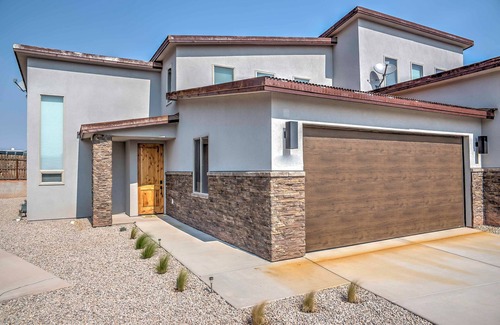 Moab South Valley Apartamento | Upscale Moab Home w/ Red Rock Views & Hot Tub