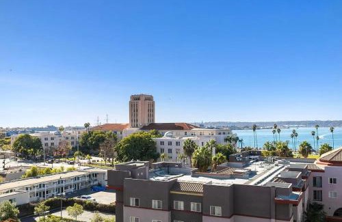 Little Italy Apartamento | Upscale Modern Spacious Loft in Little Italy