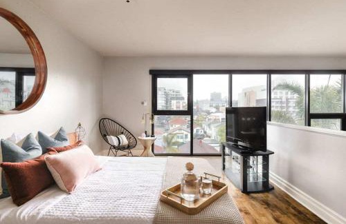Little Italy Apartamento | Upscale Modern Spacious Loft in Little Italy