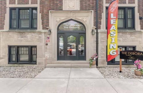 Detroit Apartamento | Upscale Modern Studio Hotel Vibes with Home Comforts