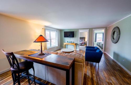 Greenville Apartamento | Upscale Moosehead lake Suite downtown Greenville