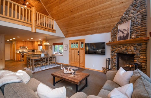 Arnold Cabina | Upscale Mountain Chalet in Blue Lake Springs, Free Wifi/Cable, Gas Fireplace