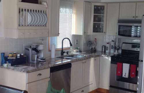 North Beach Haven Casa | Exclusivo 3BR Oceanside recientemente actualizado: limpio, moderno, ¡camine por todas partes!