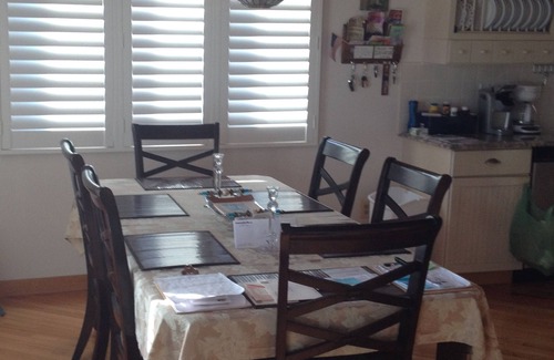 North Beach Haven Casa | Exclusivo 3BR Oceanside recientemente actualizado: limpio, moderno, ¡camine por todas partes!