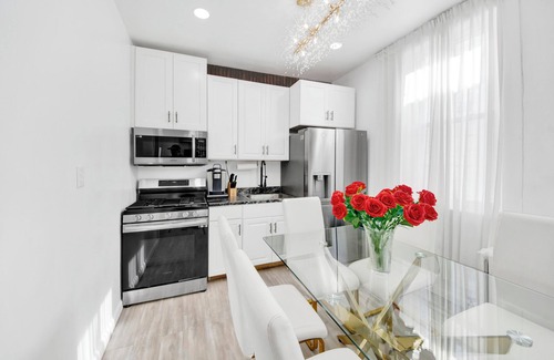Southeast Yonkers Casa | Upscale NYC Home Outdoor Gym + Easy Parking!