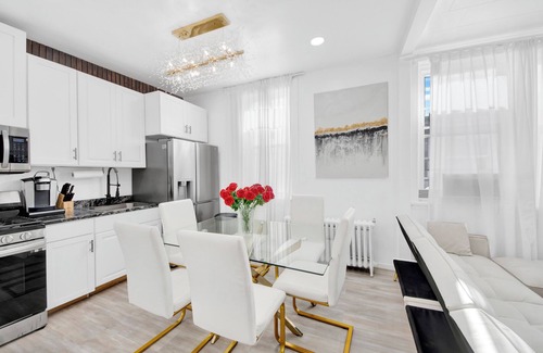 Southeast Yonkers Casa | Upscale NYC Home Outdoor Gym + Easy Parking!