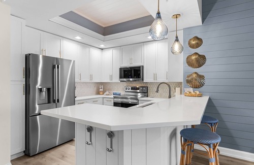 Bonita Shores Condominio | Upscale Penthouse-2-bedroom in beautiful Bonita Springs. Skyline views!