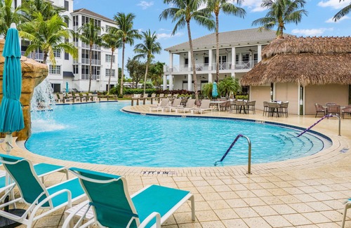 Bonita Shores Condominio | Upscale Penthouse-2-bedroom in beautiful Bonita Springs. Skyline views!