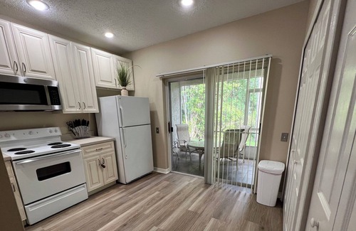 New Tampa Casa | Upscale: POOL, KING Bed, Long Stay by Tampa Palms