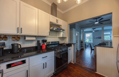 Arsenal Condominio | Upscale, Quiet, and Relaxing King William Retreat