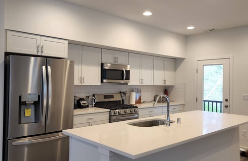 West Hills Casa | Upscale Silverdale Townhouse