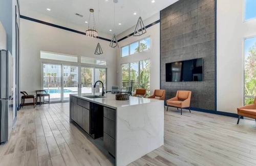 Highlands Apartamento | Upscale Stay by Airport & St. Johns River