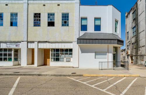 Texarkana Casa | Upscale Texarkana Townhome, Walk to Downtown!