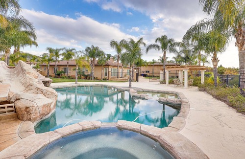 Alessandro Heights Apartamento | Upscale Triplex w/ Pool Access in Riverside!