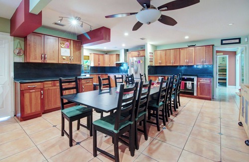 Homestead Casa | Upscale Tropical Hideaway for Families & Groups. Pet-Friendly!