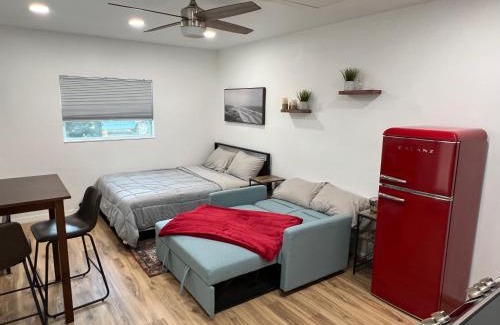 Childs Park Casa | Upscale Unique Studio, Private Yard And Entrance