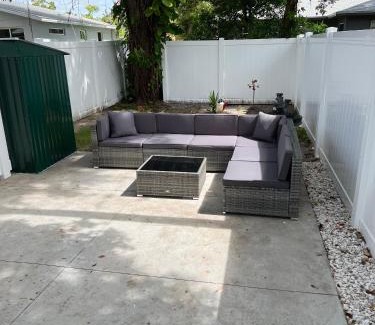 Childs Park Casa | Upscale Unique Studio, Private Yard And Entrance
