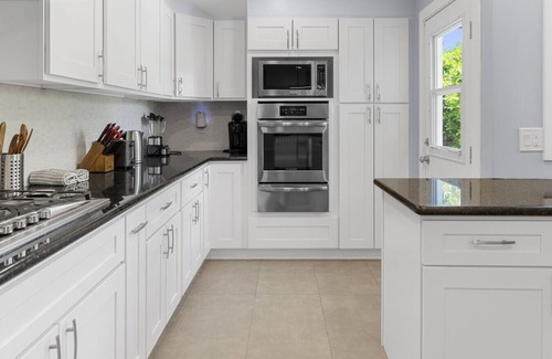 Reseda Casa | UPSCALE & UPGRADED 3BR HOUSE in ENCINO with GARAGE & LARGE FENCED YARD/PATIO p84