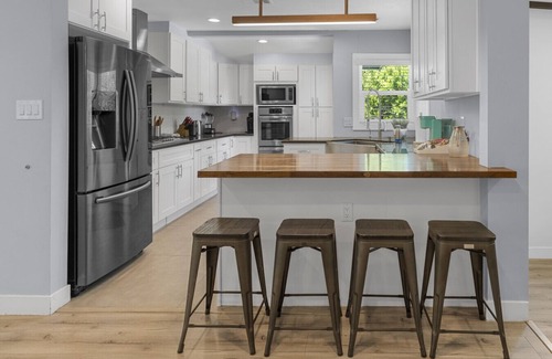 Reseda Casa | UPSCALE & UPGRADED 3BR HOUSE in ENCINO with GARAGE & LARGE FENCED YARD/PATIO p84