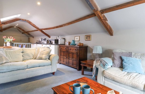 Colyton Cabaña | UPSIDE DOWN COTTAGE, pet friendly, with a garden in Colyton