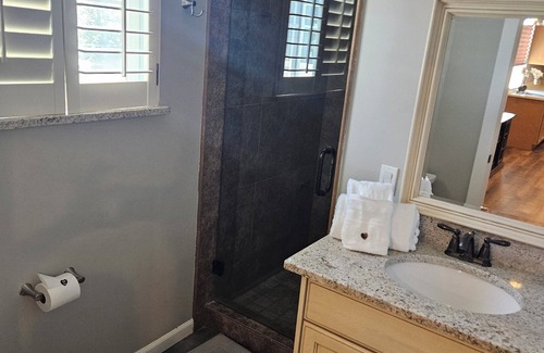 Centerville Apartamento | Upstairs 3-bedroom mother inlaw apartment in wonderful Centerville with AC