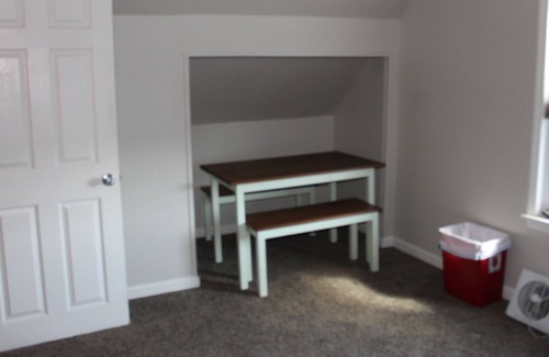 Kingston Cama Y Desayuno | Upstairs Bedroom in private house, shared bathroom