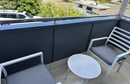 Mooloolaba Apartamento | Upstairs, Garden View Studio 5 - Pet Friendly